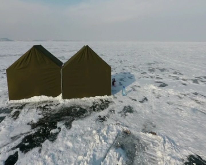 В палатке на льду